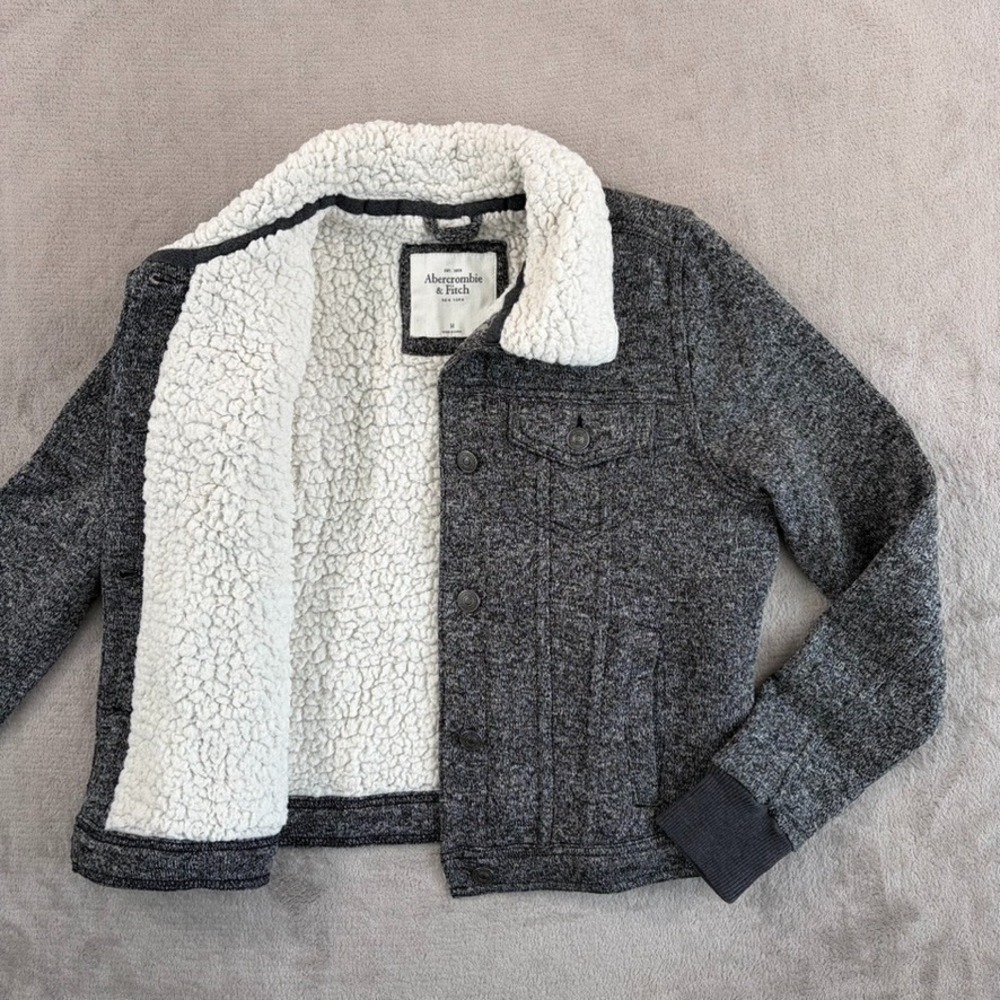 Abercrombie & Fitch Jacket Sherpa Lined Trucker Knit Jacket in Grey Women Medium
